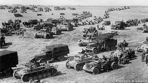 German_tanks_invade_Poland_1939_large.jpg