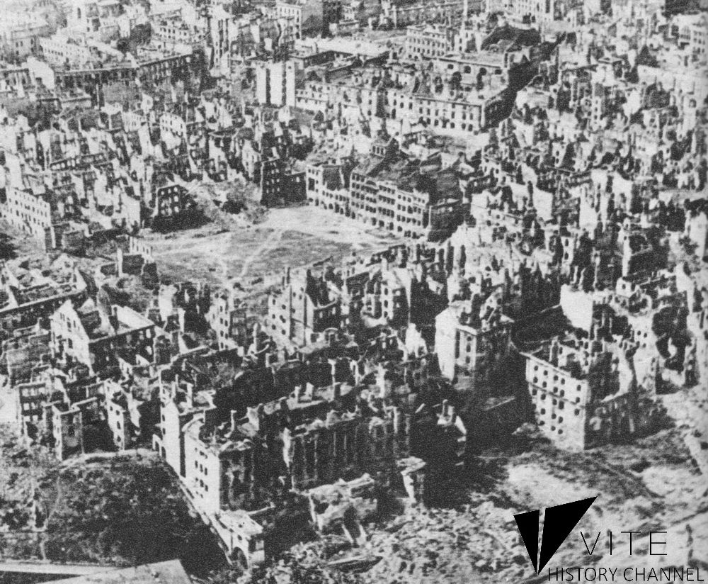 Destroyed_Warsaw,_capital_of_Poland,_January_1945.jpg