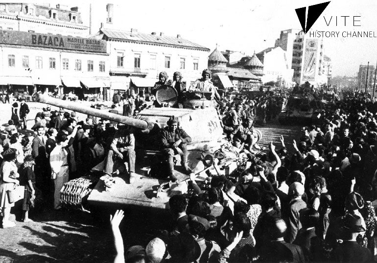 Red_Army_greeted_in_Bucharest.jpg